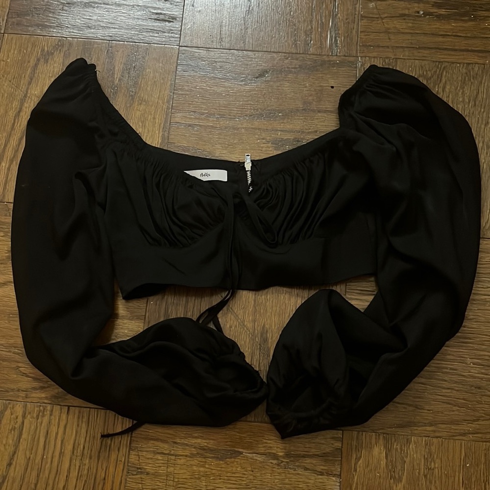 Black cropped puff sleeve top